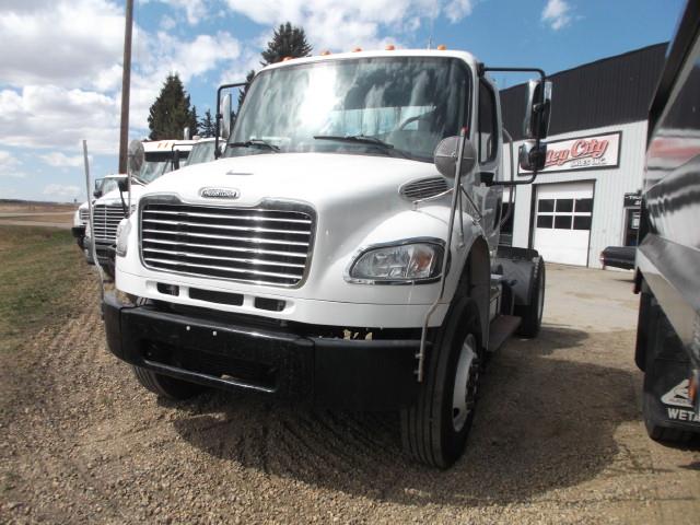 2014 FREIGHTLINER M2 S/A 5TH WHEEL TRUCK